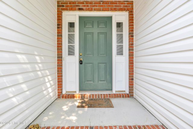 211 Waters Point Court, Wilmington, NC 28412