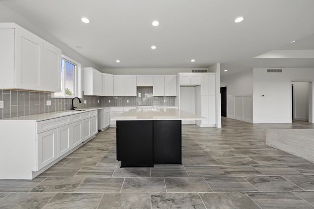 1073 Williamson Circle, Pontiac, MI 48340