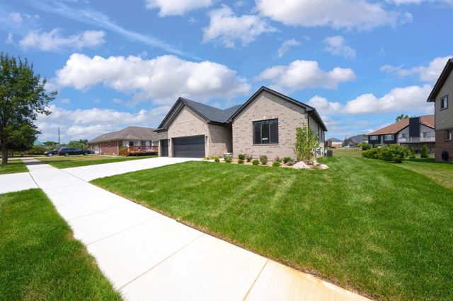 1073 Williamson Circle, Pontiac, MI 48340