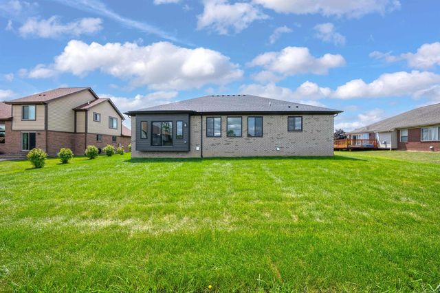 1073 Williamson Circle, Pontiac, MI 48340