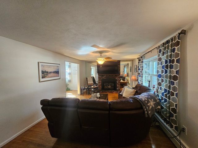 30 Pratt St, Tewksbury, MA 01876
