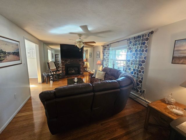 30 Pratt St, Tewksbury, MA 01876