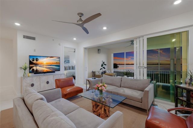 376 ARUBA CIRCLE 203, Bradenton, FL 34209