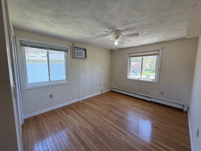 22 Leonard Rd, Framingham, MA 01701