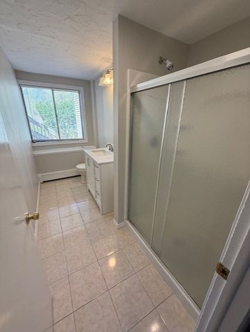 22 Leonard Rd, Framingham, MA 01701