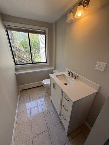 22 Leonard Rd, Framingham, MA 01701