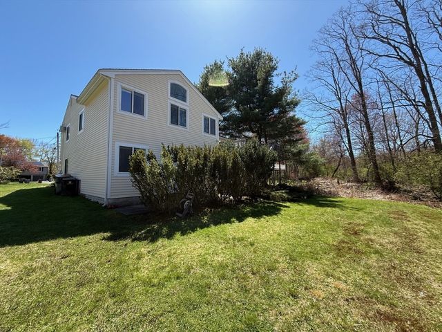 22 Leonard Rd, Framingham, MA 01701
