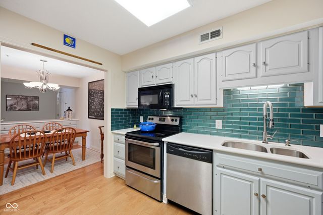 7601 Newport Bay Drive 112, Indianapolis, IN 46240
