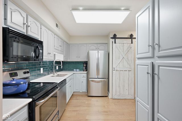 7601 Newport Bay Drive 112, Indianapolis, IN 46240