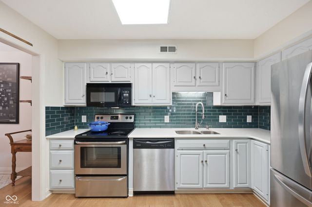 7601 Newport Bay Drive 112, Indianapolis, IN 46240