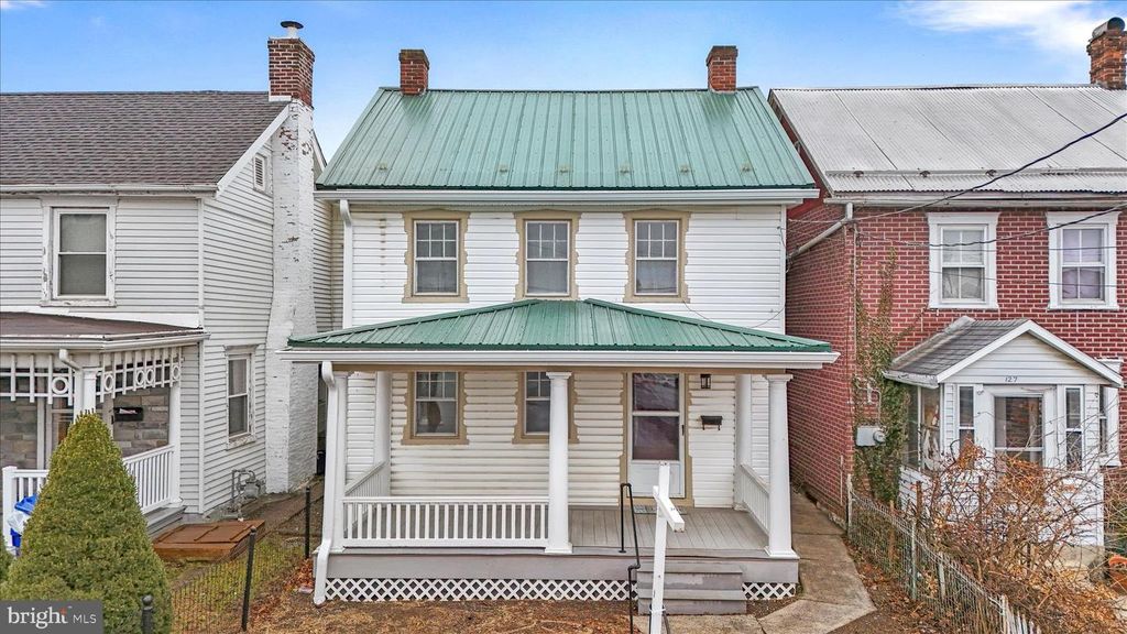 129 E FRANKLIN ST, Greencastle, PA 17225