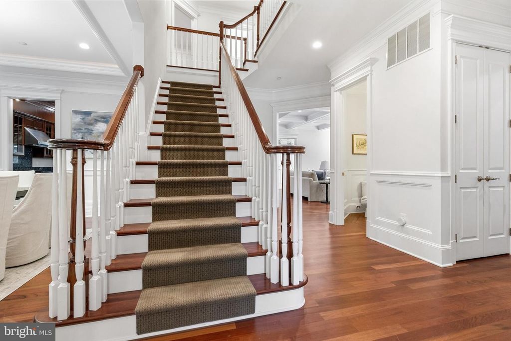 Image 12 of property listing at 7527 WESTFIELD DR, Bethesda, MD 20817