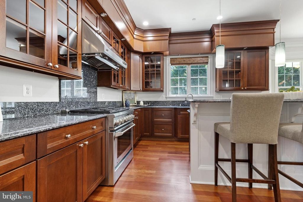Image 19 of property listing at 7527 WESTFIELD DR, Bethesda, MD 20817