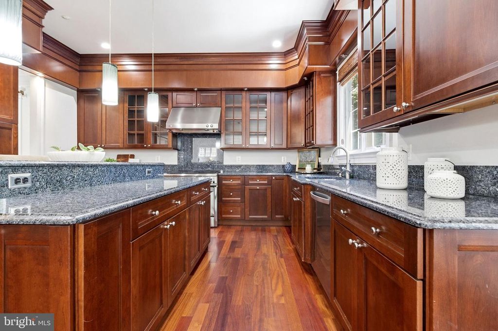 Image 22 of property listing at 7527 WESTFIELD DR, Bethesda, MD 20817