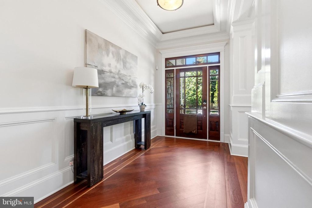 Image 5 of property listing at 7527 WESTFIELD DR, Bethesda, MD 20817