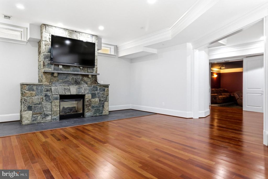 Image 71 of property listing at 7527 WESTFIELD DR, Bethesda, MD 20817