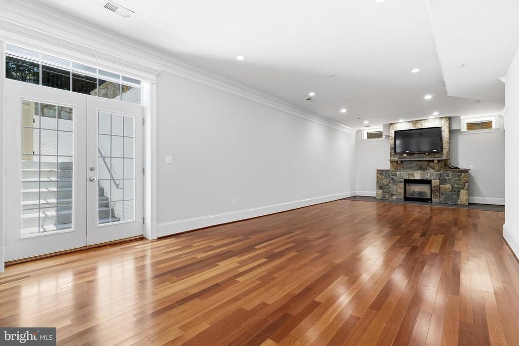 Image 72 of property listing at 7527 WESTFIELD DR, Bethesda, MD 20817