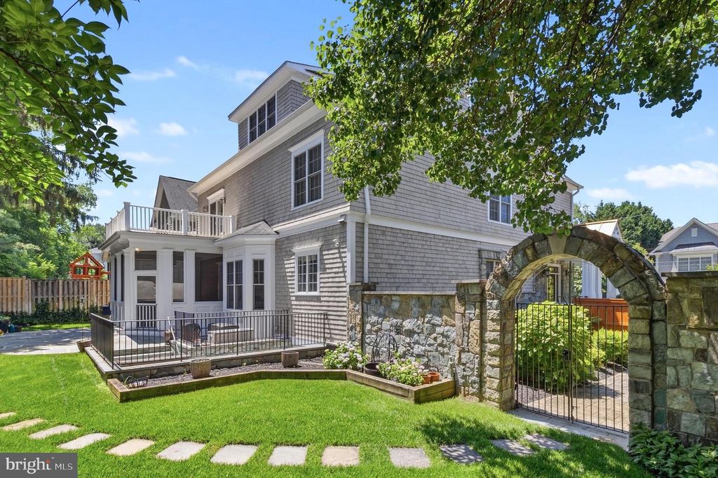 Image 77 of property listing at 7527 WESTFIELD DR, Bethesda, MD 20817