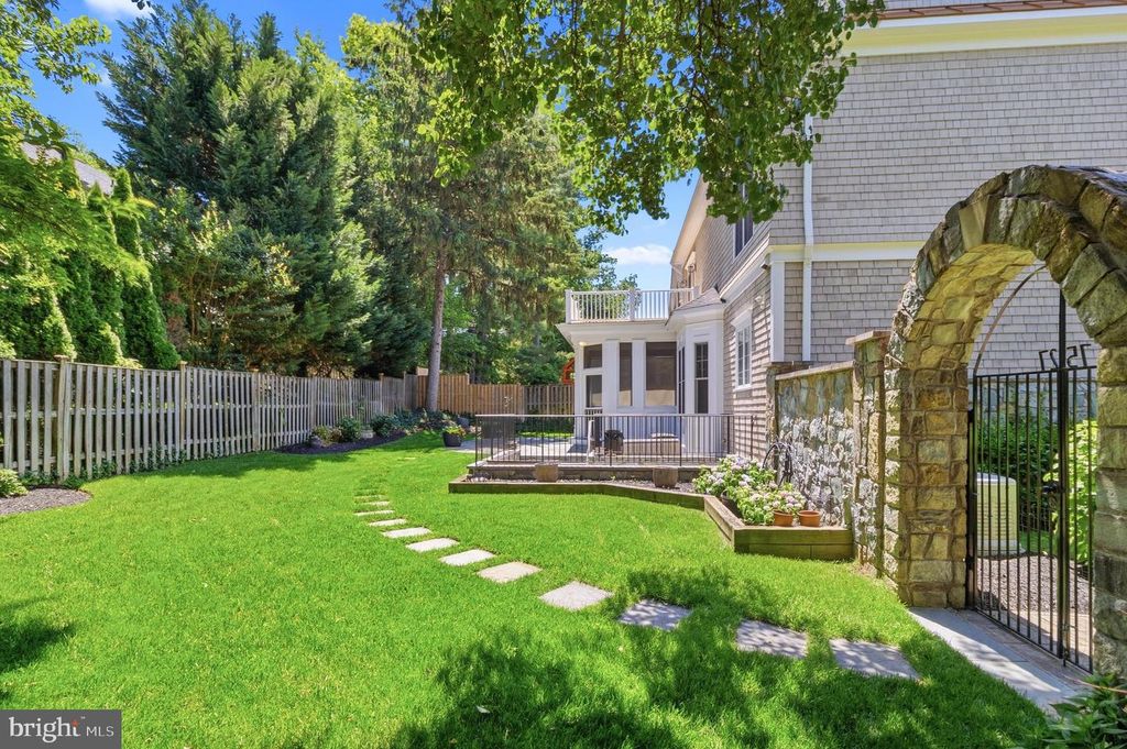 Image 78 of property listing at 7527 WESTFIELD DR, Bethesda, MD 20817