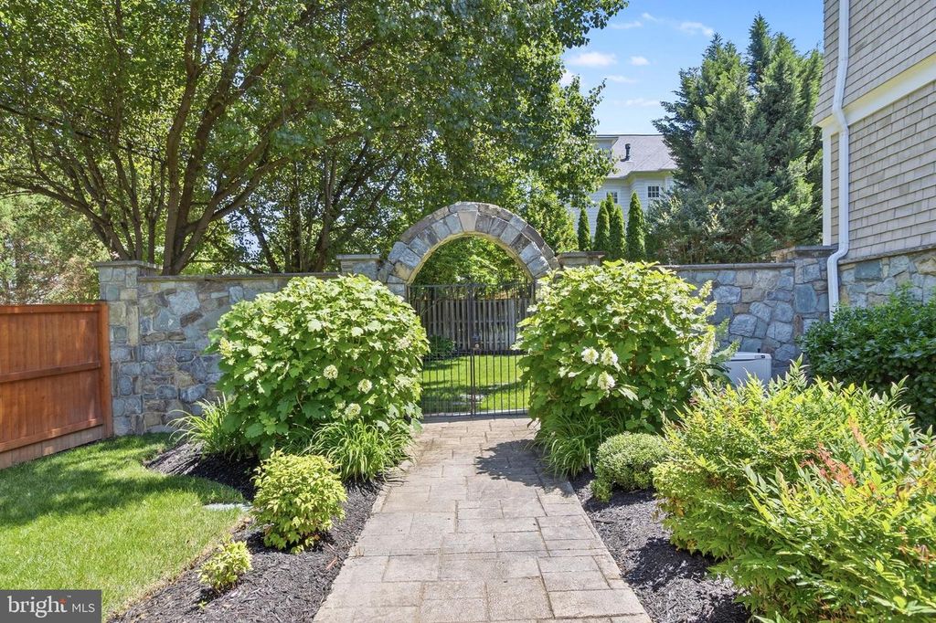 Image 79 of property listing at 7527 WESTFIELD DR, Bethesda, MD 20817