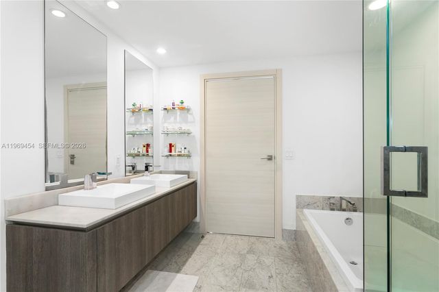 801 S Miami Ave 3310, Miami, FL 33130