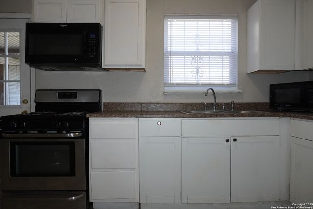 257 Longview Dr, San Antonio, TX 78220