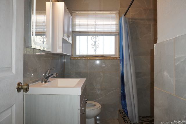 257 Longview Dr, San Antonio, TX 78220