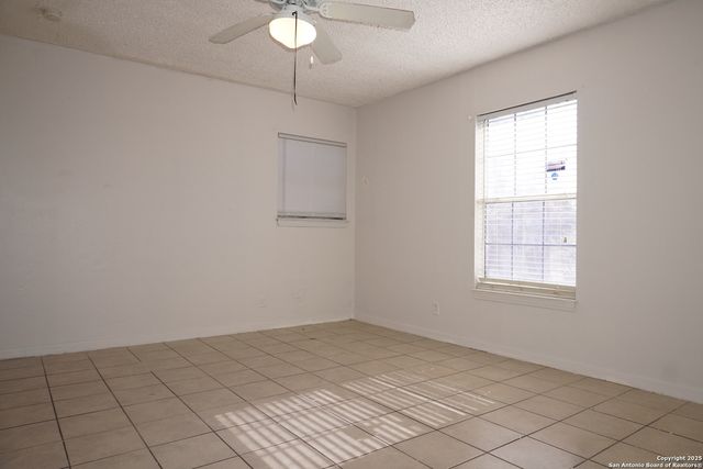 257 Longview Dr, San Antonio, TX 78220