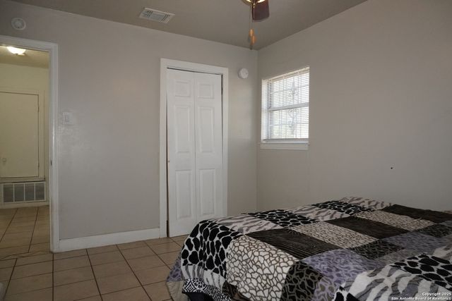 257 Longview Dr, San Antonio, TX 78220