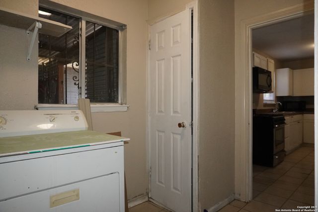 257 Longview Dr, San Antonio, TX 78220