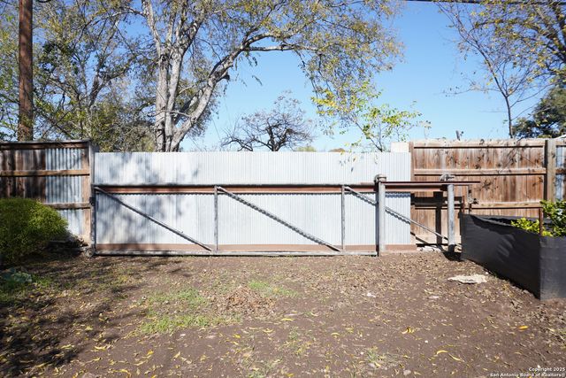 257 Longview Dr, San Antonio, TX 78220