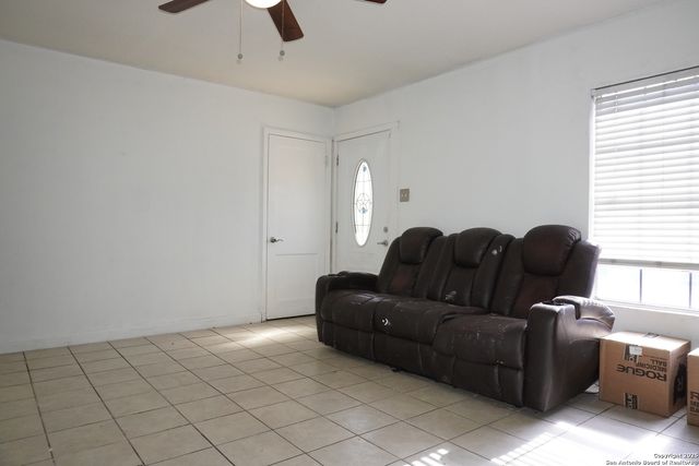 257 Longview Dr, San Antonio, TX 78220