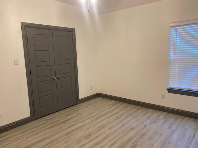 823 E Arlington Avenue, Fort Worth, TX 76104