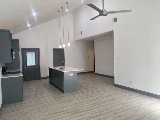 823 E Arlington Avenue, Fort Worth, TX 76104