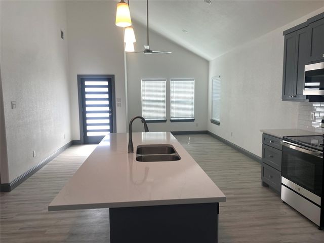 823 E Arlington Avenue, Fort Worth, TX 76104
