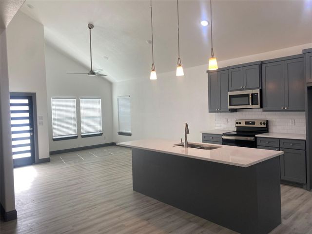 823 E Arlington Avenue, Fort Worth, TX 76104