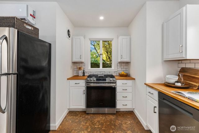 3218 S Byron Street, Seattle, WA 98144