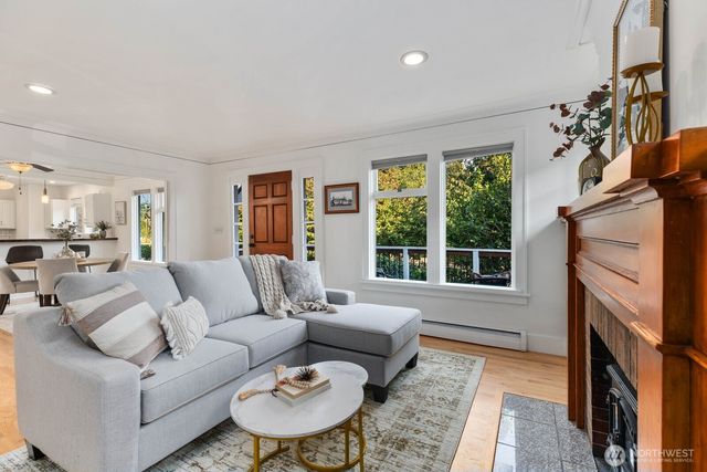 3218 S Byron Street, Seattle, WA 98144