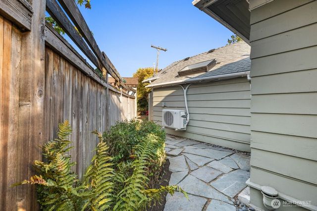 3218 S Byron Street, Seattle, WA 98144