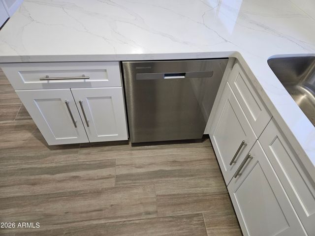 8949 W CINNABAR Avenue, Peoria, AZ 85345