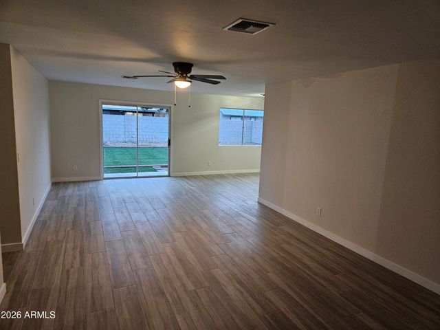 8949 W CINNABAR Avenue, Peoria, AZ 85345