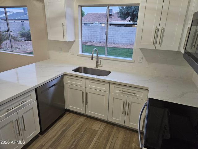 8949 W CINNABAR Avenue, Peoria, AZ 85345