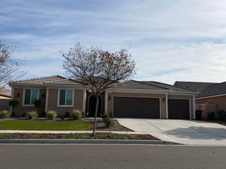 2215 Madeline Drive, Hanford, CA 93230
