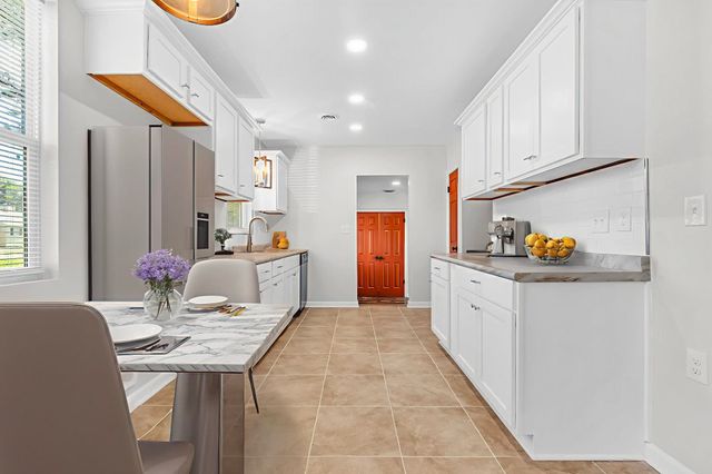 4025 E WHITEHAVEN PARK CIR, Memphis, TN 38116