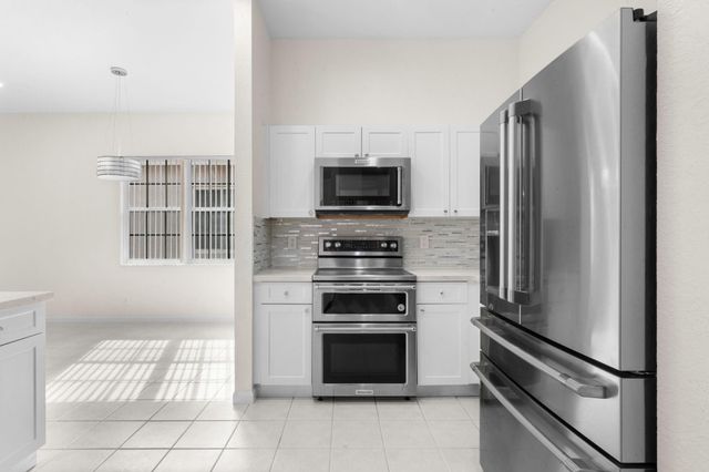 836 Lavender Cir, Weston, FL 33327