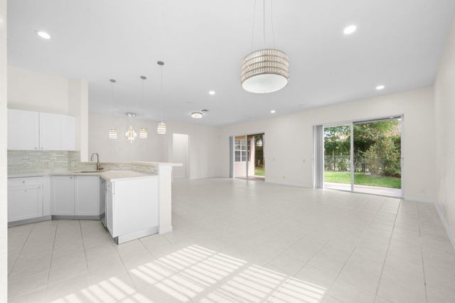 836 Lavender Cir, Weston, FL 33327