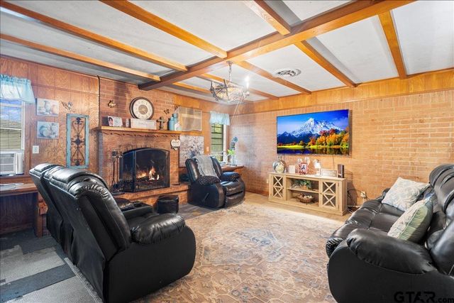 3211 Shady Trail Dr, Tyler, TX 75702