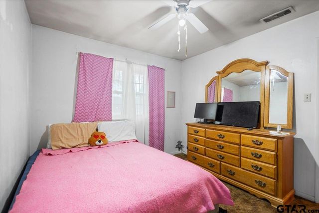 3211 Shady Trail Dr, Tyler, TX 75702