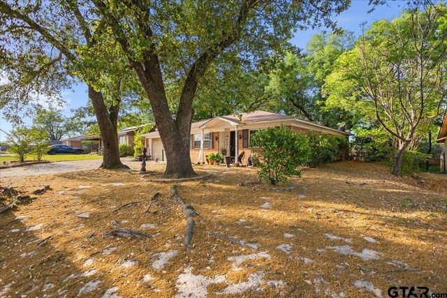 3211 Shady Trail Dr, Tyler, TX 75702