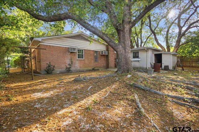 3211 Shady Trail Dr, Tyler, TX 75702